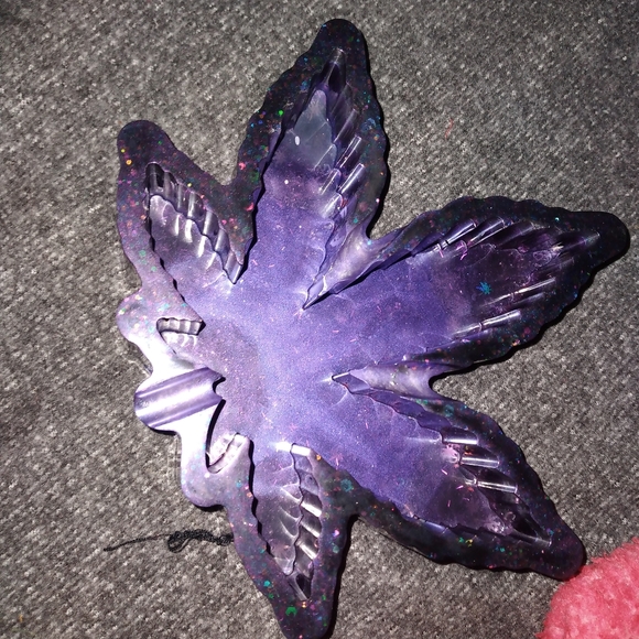 MaryJane Ashtray - Picture 1 of 2